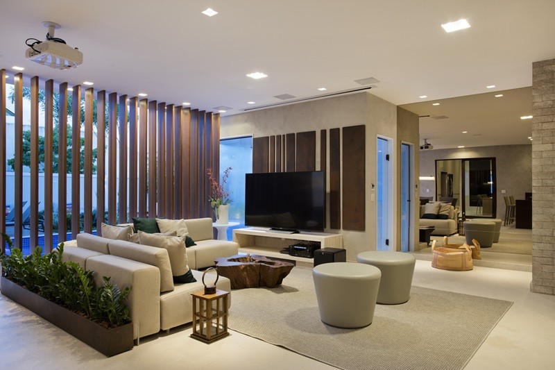 HOME AO LADO DA PISCINA